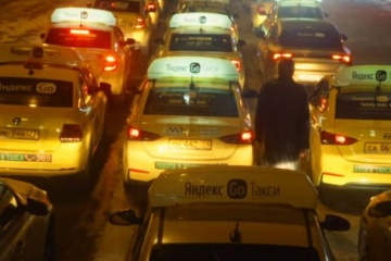 «Зеленоглазое такси» по-новому: IOWA, RSAC и «Яндекс.Про» сняли клип в честь Дня таксиста